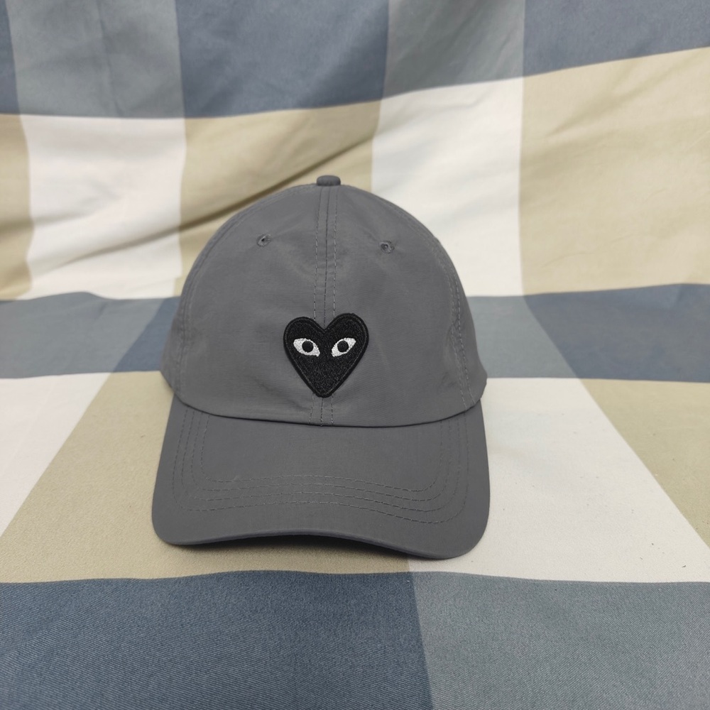 Comme des Garcons gray hat with black heart